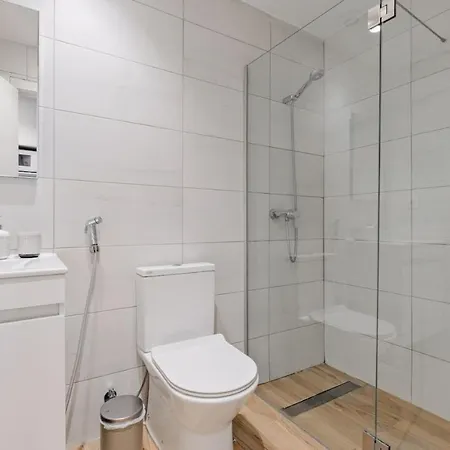 Daire Lovely Fully Equipped Near Subway N6 *