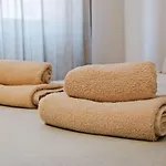 Lovely Fully Equipped Near Subway N6 リスボン