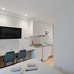 Lovely Fully Equipped Near Subway N6