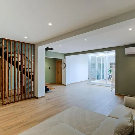 Lovely Fully Equipped Near Subway N6 アパート
