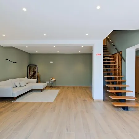 Lovely Fully Equipped Near Subway N6 Apartment *
