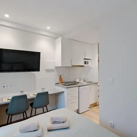 Lovely Fully Equipped Near Subway N6